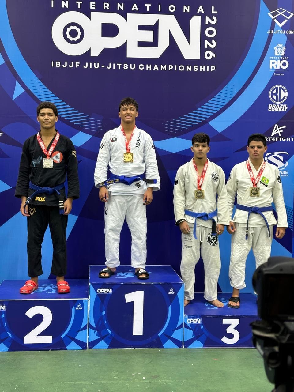 Isaque no pódio do International Open de jiu-jítsu